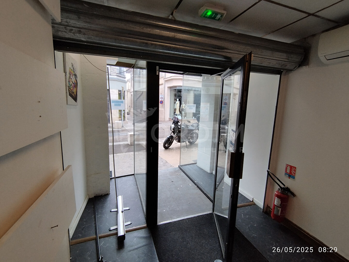 Photo AUXERRE - 6 RUE DU TEMPLE - LOCAL DE 33M² EN FACE DU MONOPRIX image 6/6