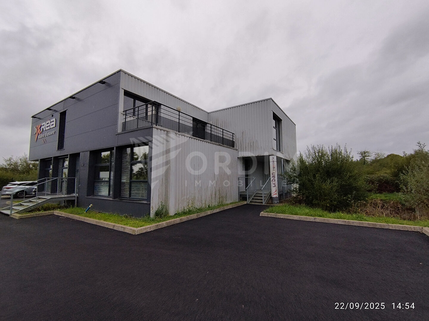 PERRIGNY, proche accès rocade N6, Plateau de bureaux de 143m² avec parking