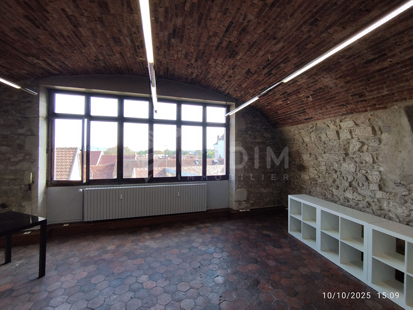 AUXERRE - PLACE DE L'HOTEL DE VILLE - LOCAL DE 108M² POUR PROFESSION LIBERALE