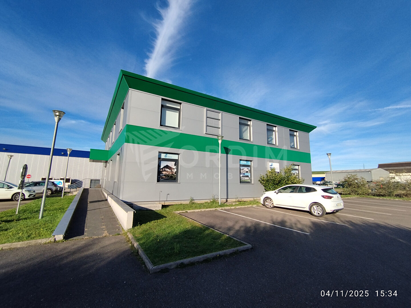 AUXERRE - 55 AV JEAN MERMOZ - LOCAL COMMERCIAL DE 112M² - 7 PARKINGS