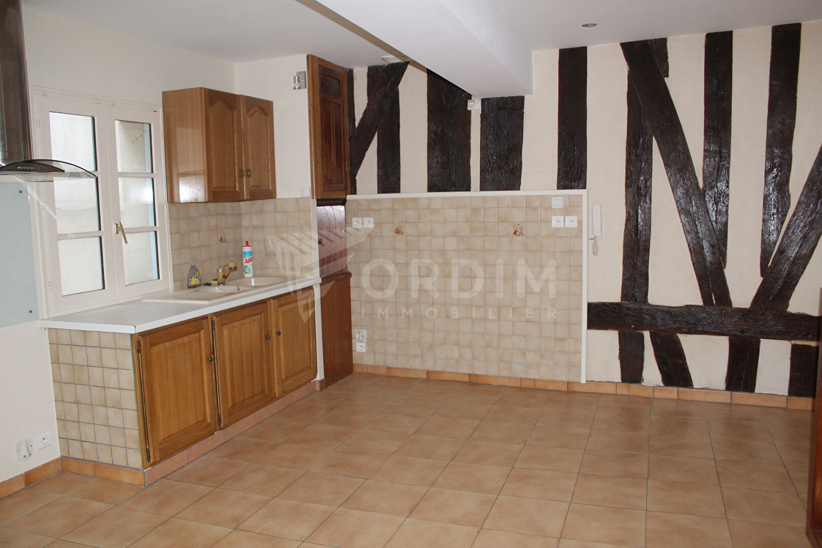 AUXERRE, centre ville, appartement F2 en triplex avec entrée individuel