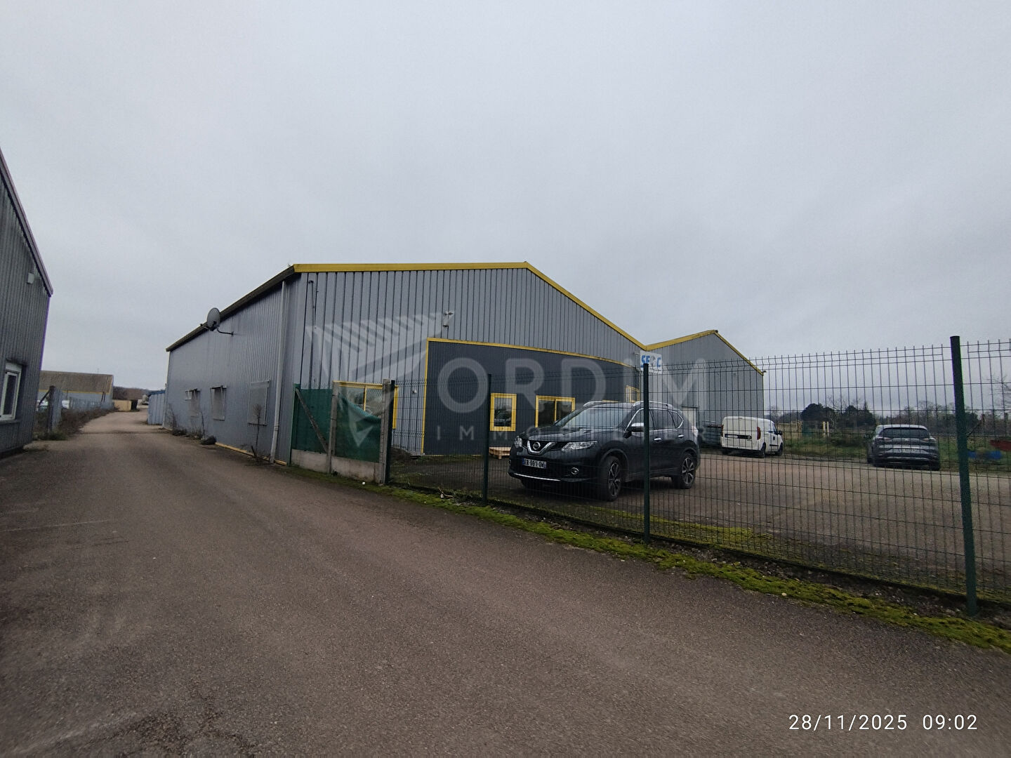 Photo MONETEAU - PROCHE ACCES  AUXERRE A6 NORD - Bâtiment  de 700m² sur  2621m² de terrain image 2/6