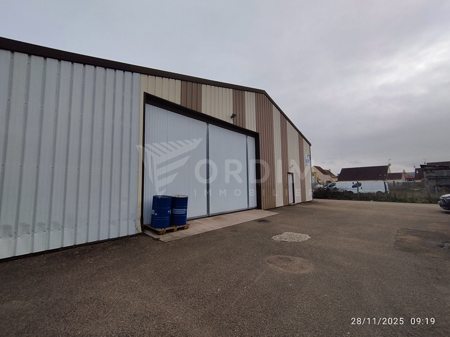 Photo MONETEAU - PROCHE ACCES  AUXERRE A6 NORD - Bâtiment  de 700m² sur  2621m² de terrain image 4/6