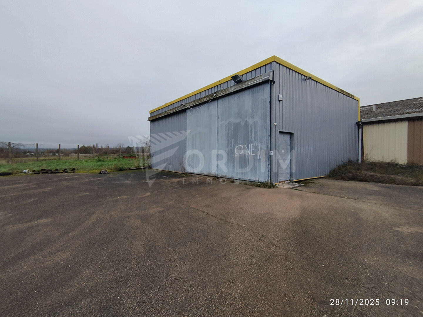 Photo MONETEAU - PROCHE ACCES  AUXERRE A6 NORD - Bâtiment  de 700m² sur  2621m² de terrain image 5/6