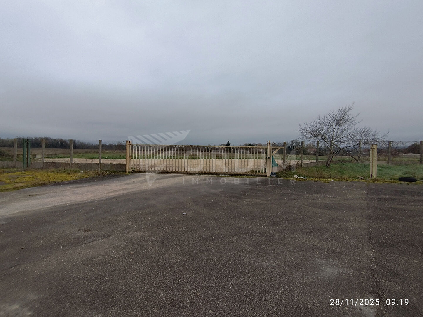 Photo MONETEAU - PROCHE ACCES  AUXERRE A6 NORD - Bâtiment  de 700m² sur  2621m² de terrain image 6/6