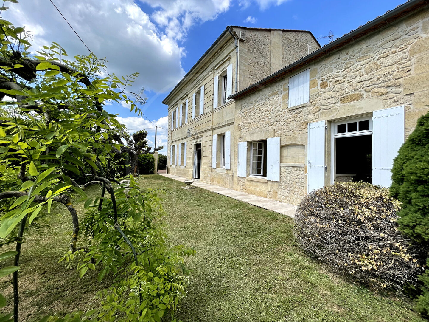 GIRONDE RAUZAN Houses for sale