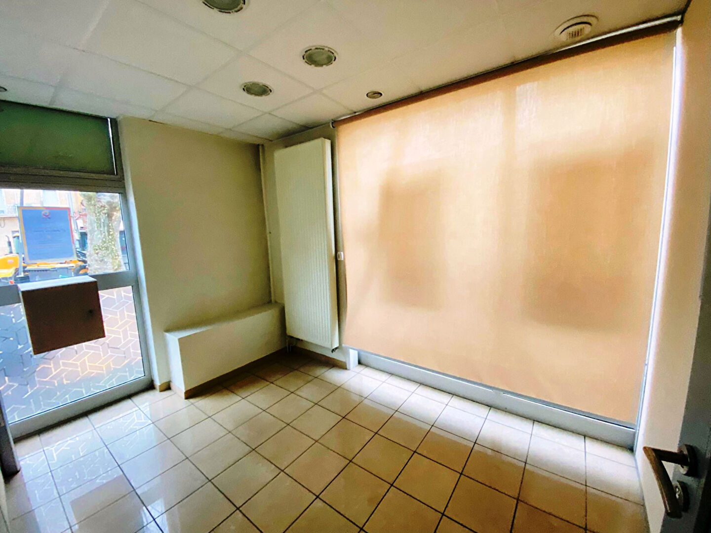 Photo BAGNOLS  LOCAL COMMERCIAL  62 m2 + 26 m2 RESERVE image 2/6