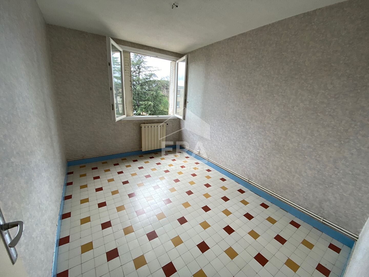Photo BAGNOLS SUR CEZE APPARTEMENT T4 TRAVERSANT NORD/SUD image 3/6