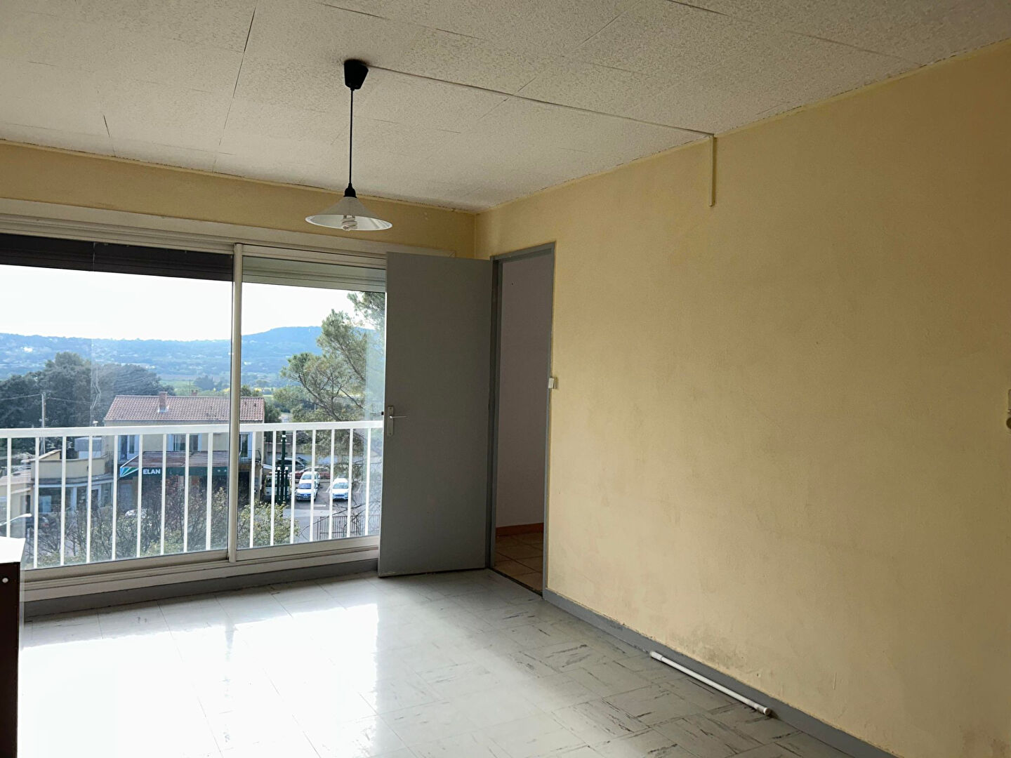 Photo APPARTEMENT T3 de 48m² ST NAZAIRE (GARD) image 4/6