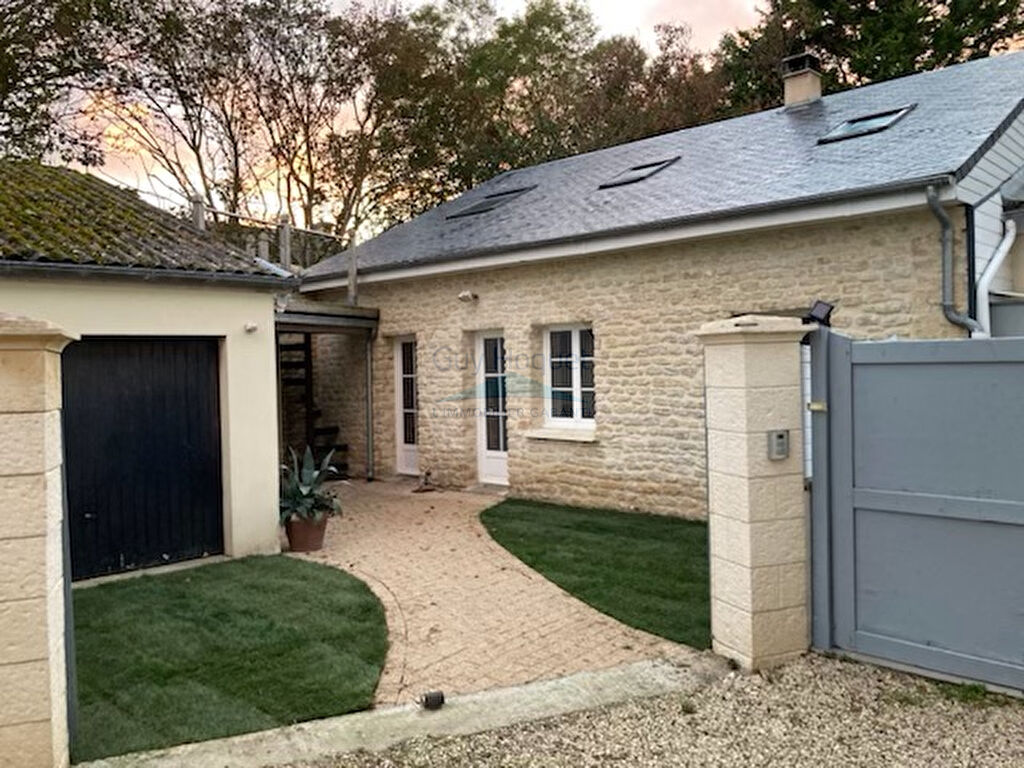 CHARMANTE MAISON EN PIERRES  4 PIECES -  BORDURE DE MER