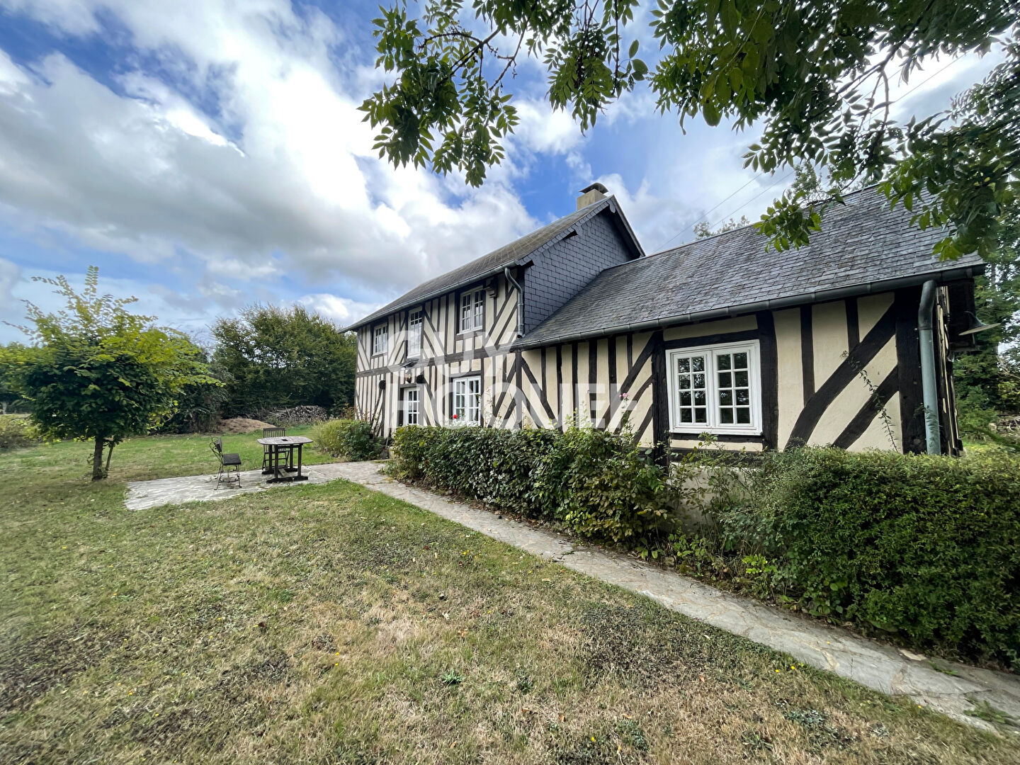 Charmante longère de 93 m2 sur environ 2 hectares