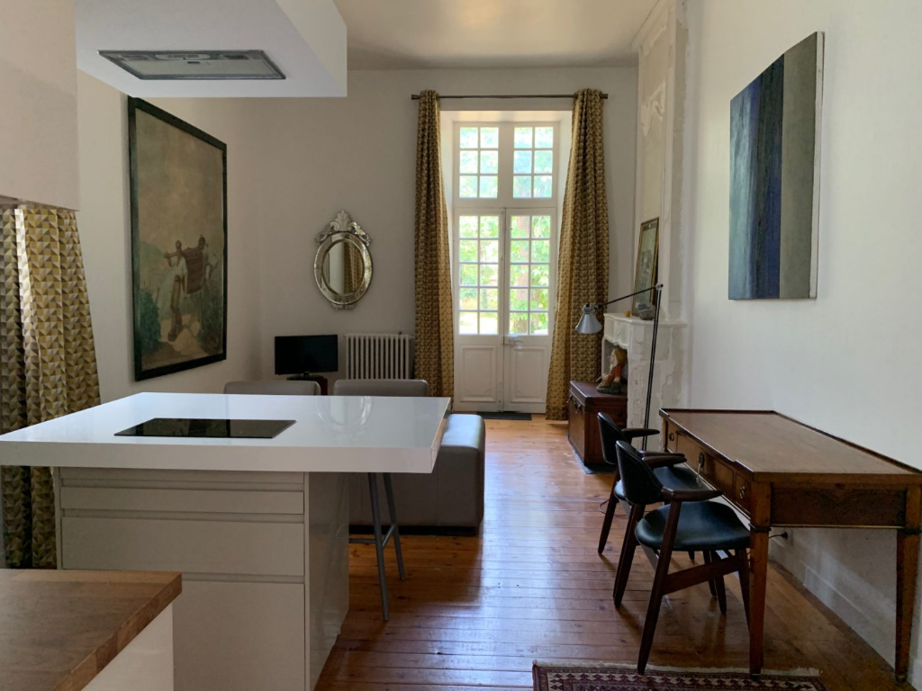 Appartement T2 Plein De Charme 46 M Loi Carrez A La Rochelle Guy Hoquet Com