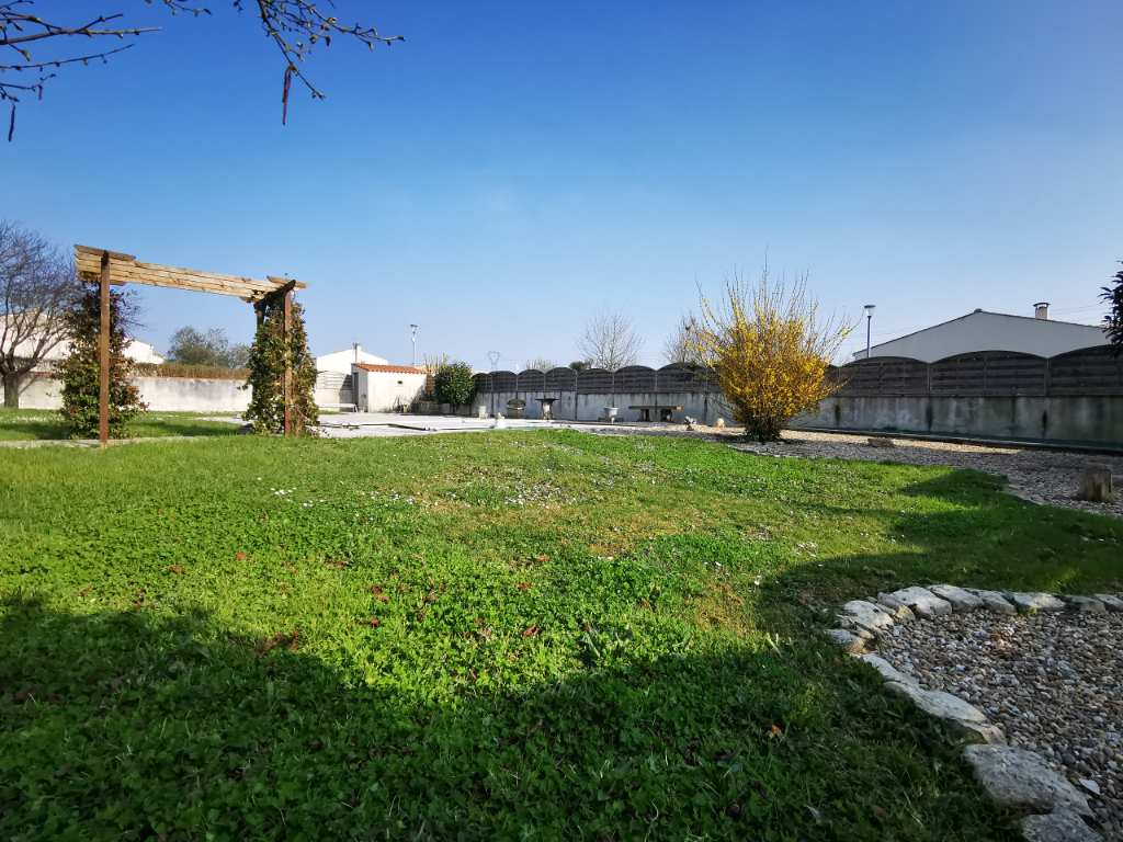 Terrain à Longèves 429 m²