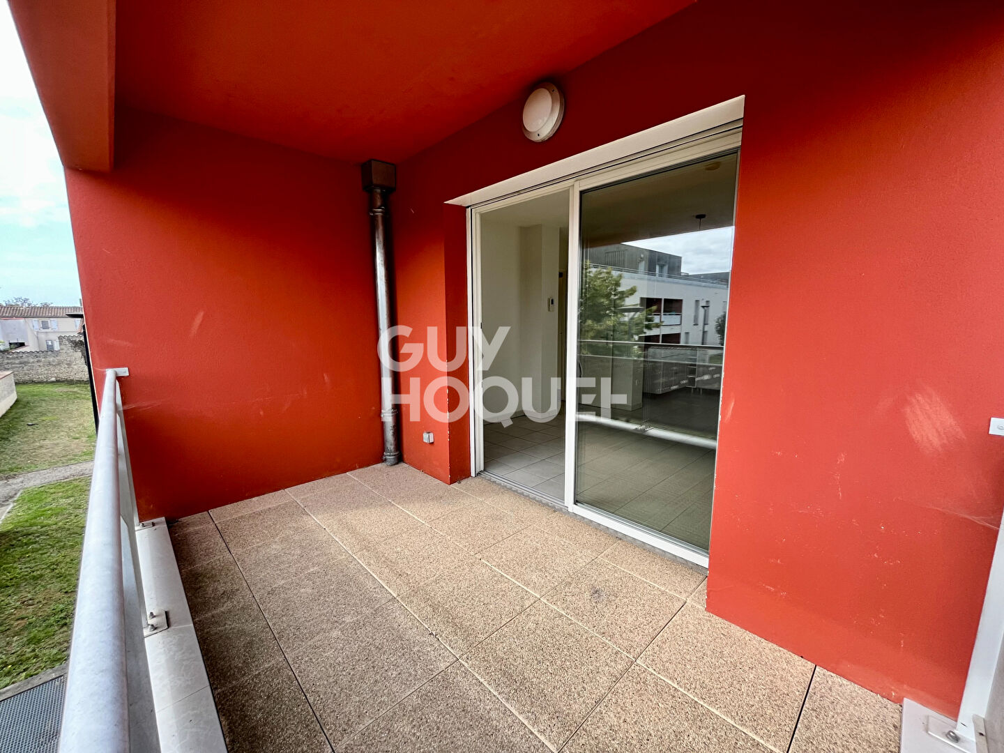 PUILBOREAU - APPARTEMENT T2 AVEC BALCON ET PLACE DE PARKING EN SOUS SOL