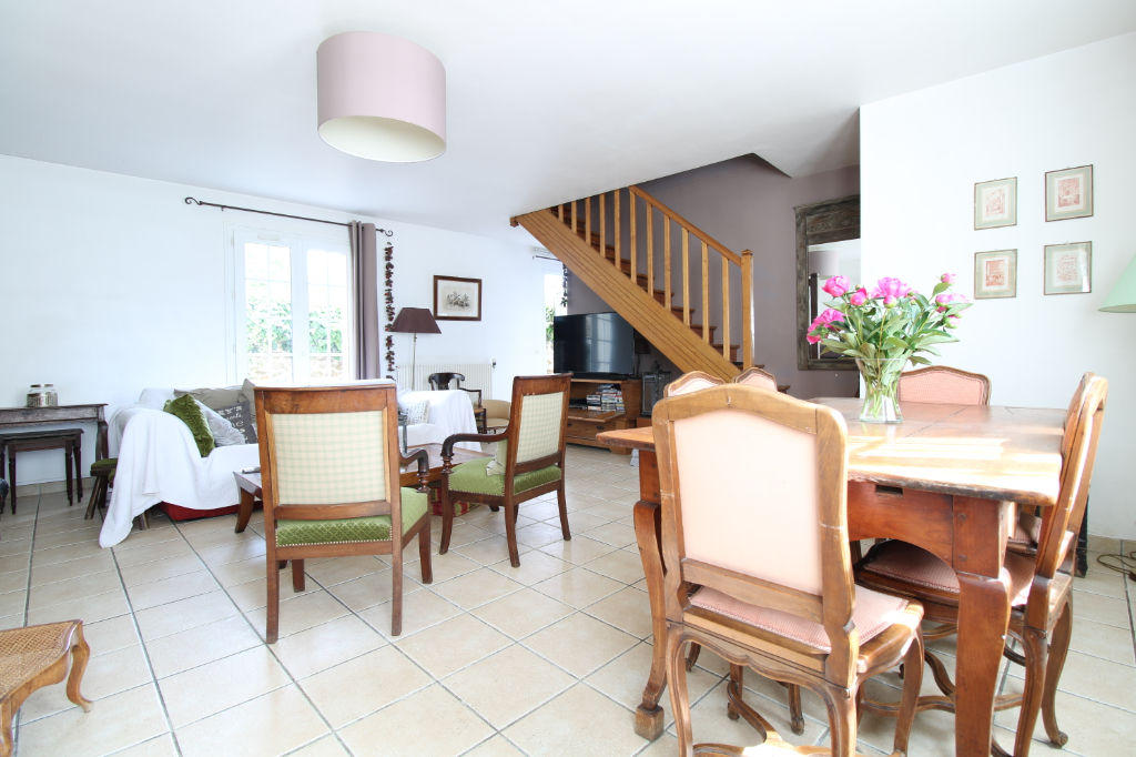 A 10' de BRIE COMTE ROBERT Vaste maison briarde rénovée