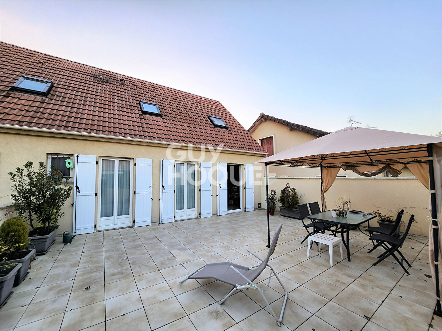 Appartement en duplex 7 pièces 150 m2 Carrez (219m² au sol) + terrasse