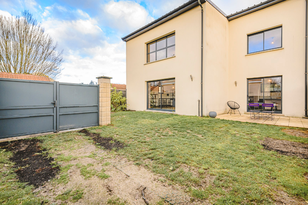 REIMS DISTRICT Maison indépendante de type 6 à vendre