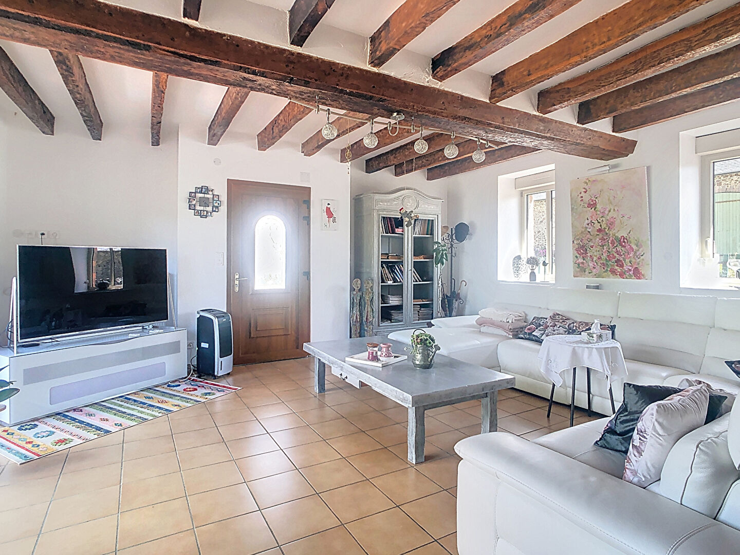 Longère de 205m2 avec trois chambres, véranda et terrain de plus de 6000m2 avec étang entre Château Gontier et Laval