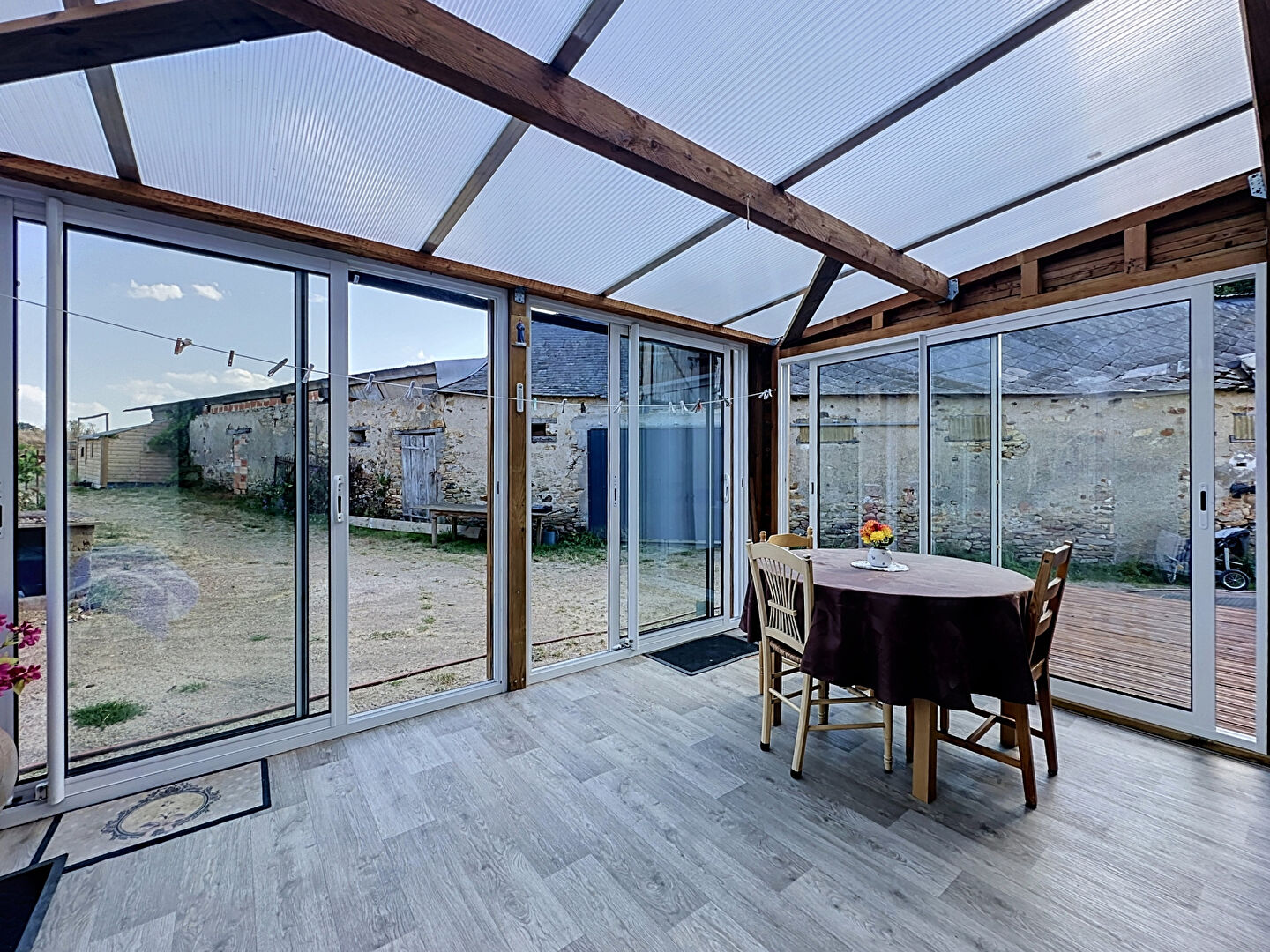 A VENDRE EN EXCLUSIVITE - Maison de plain-pied 4 chambres à Grez-Neuville - Ancienne fermette sur 5100 m² de terrain