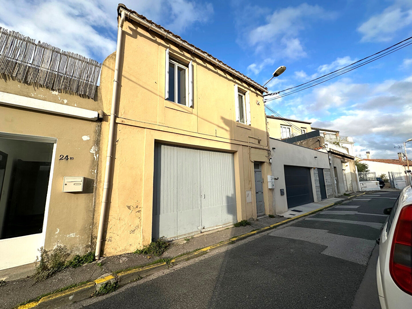 Appartement rénové de type 2 avec chambre, dressing et exposition agréable quartier Capucins