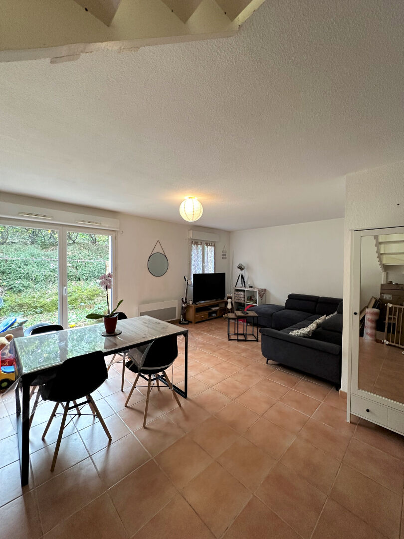 Photo Pavillon T3 avec jardinet et garage situé dans une petite résidence d'un village tous commerces proche image 2/6