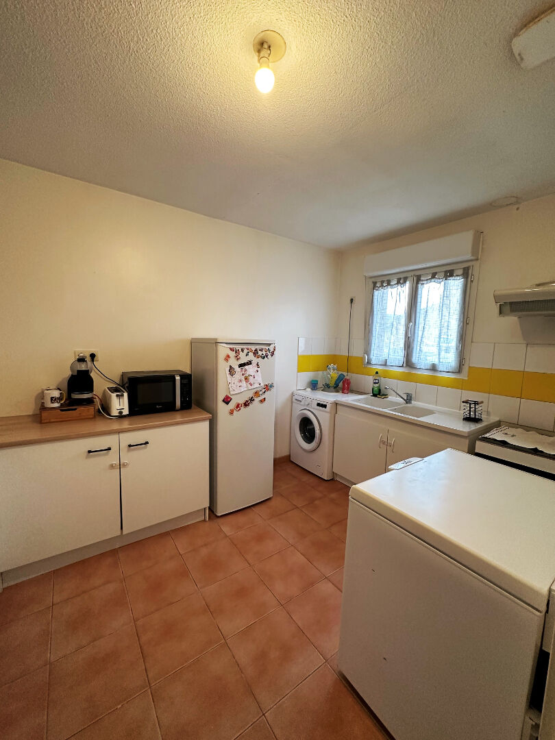 Photo Pavillon T3 avec jardinet et garage situé dans une petite résidence d'un village tous commerces proche image 3/6