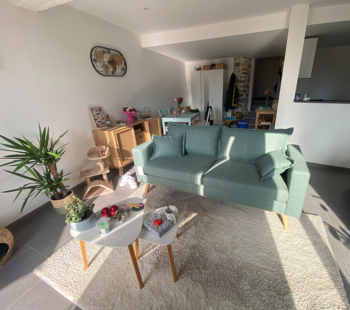 Appartement T2 bis avec terrasse de 16 m² face au château, centre village et commerces