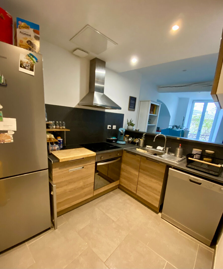 Photo Appartement T2 bis avec terrasse de 16 m² face au château, centre village et commerces image 2/6