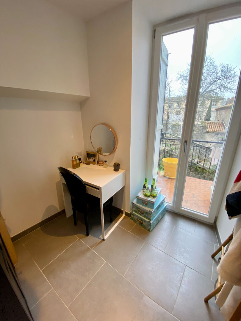 Photo Appartement T2 bis avec terrasse de 16 m² face au château, centre village et commerces image 4/6