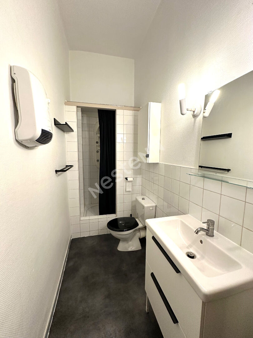 Photo T2 meublé 43 m² à louer - Ascenseur, Square Gambetta, Carcassonne image 5/6