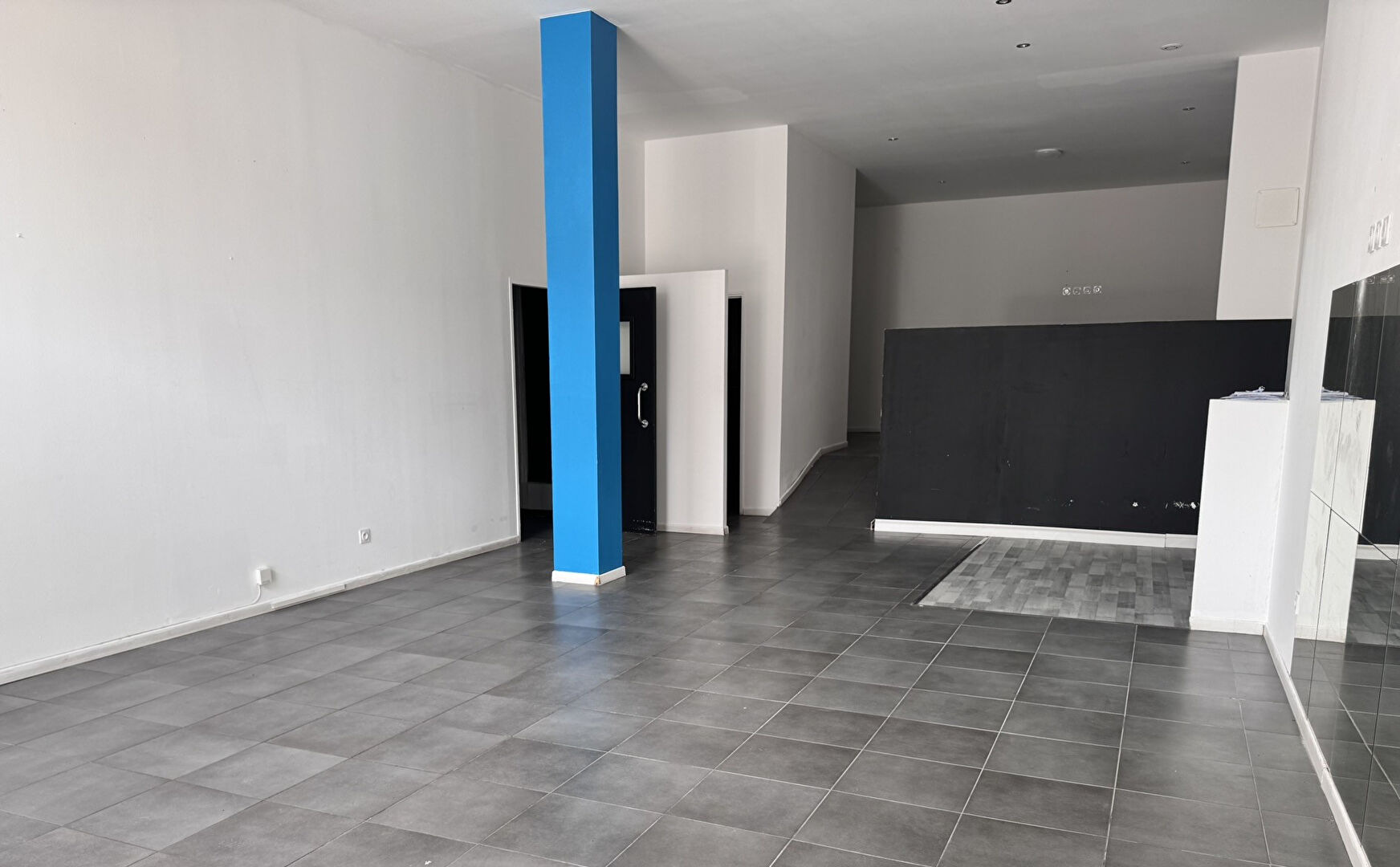 Photo Local commercial 160 m² en emplacement stratégique, vitrine sur avenue image 6/6