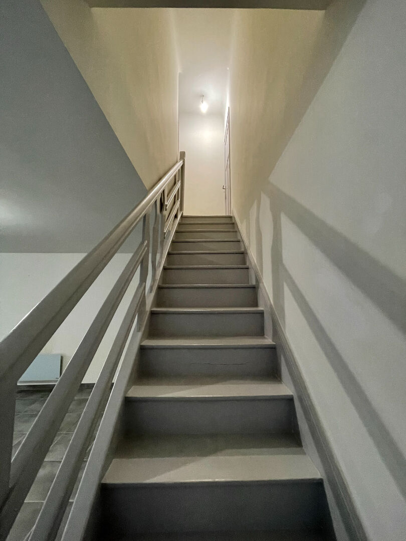 Photo Maison de village rénovée de type 3 à Villegailhenc avec deux chambres et stationnement proche image 4/6