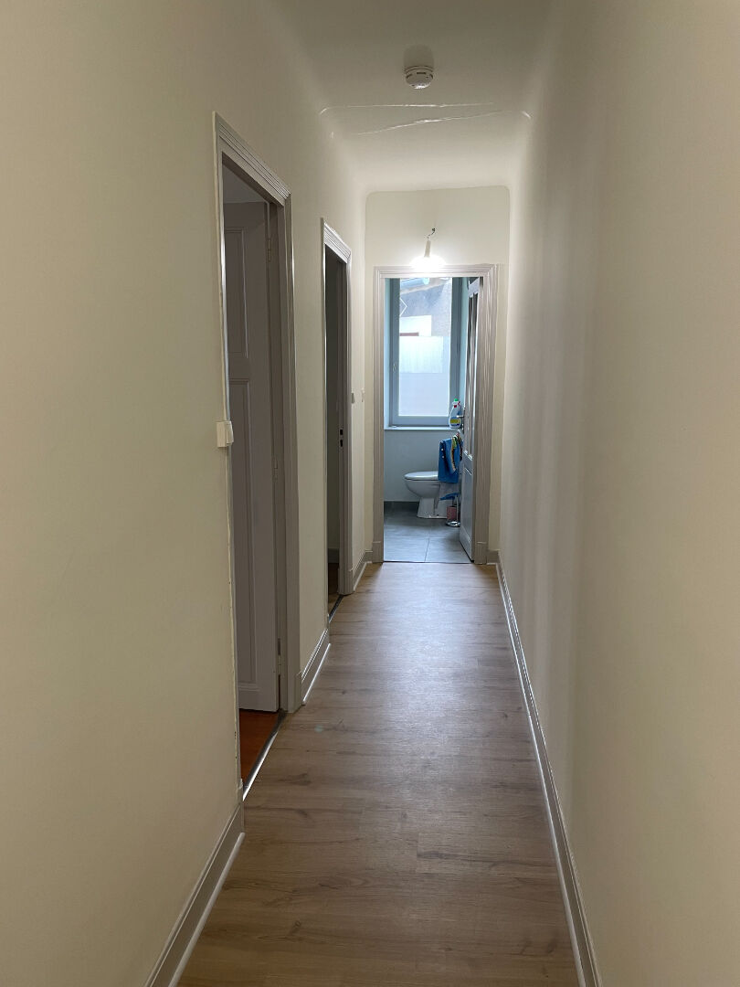 Photo Maison de village rénovée de type 3 à Villegailhenc avec deux chambres et stationnement proche image 5/6