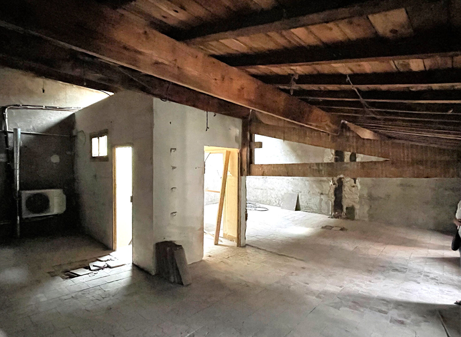 Photo Immeuble à vendre Carcassonne centre rue piétonne avec local commercial loué image 2/4