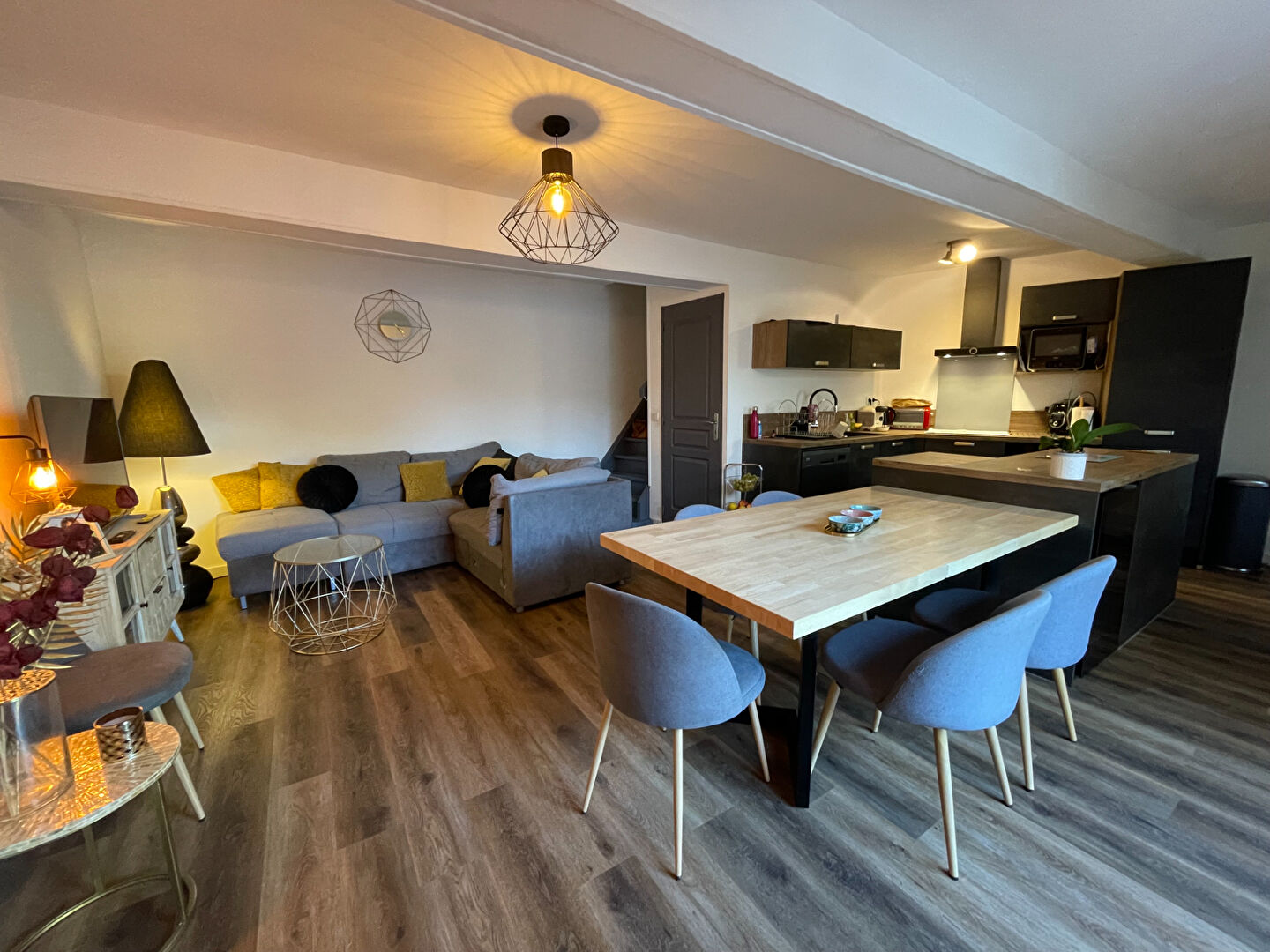 Photo Maison de village T5 de 98m² sur trois niveaux avec vue dégagée à Preixan, près de Carcassonne image 2/6