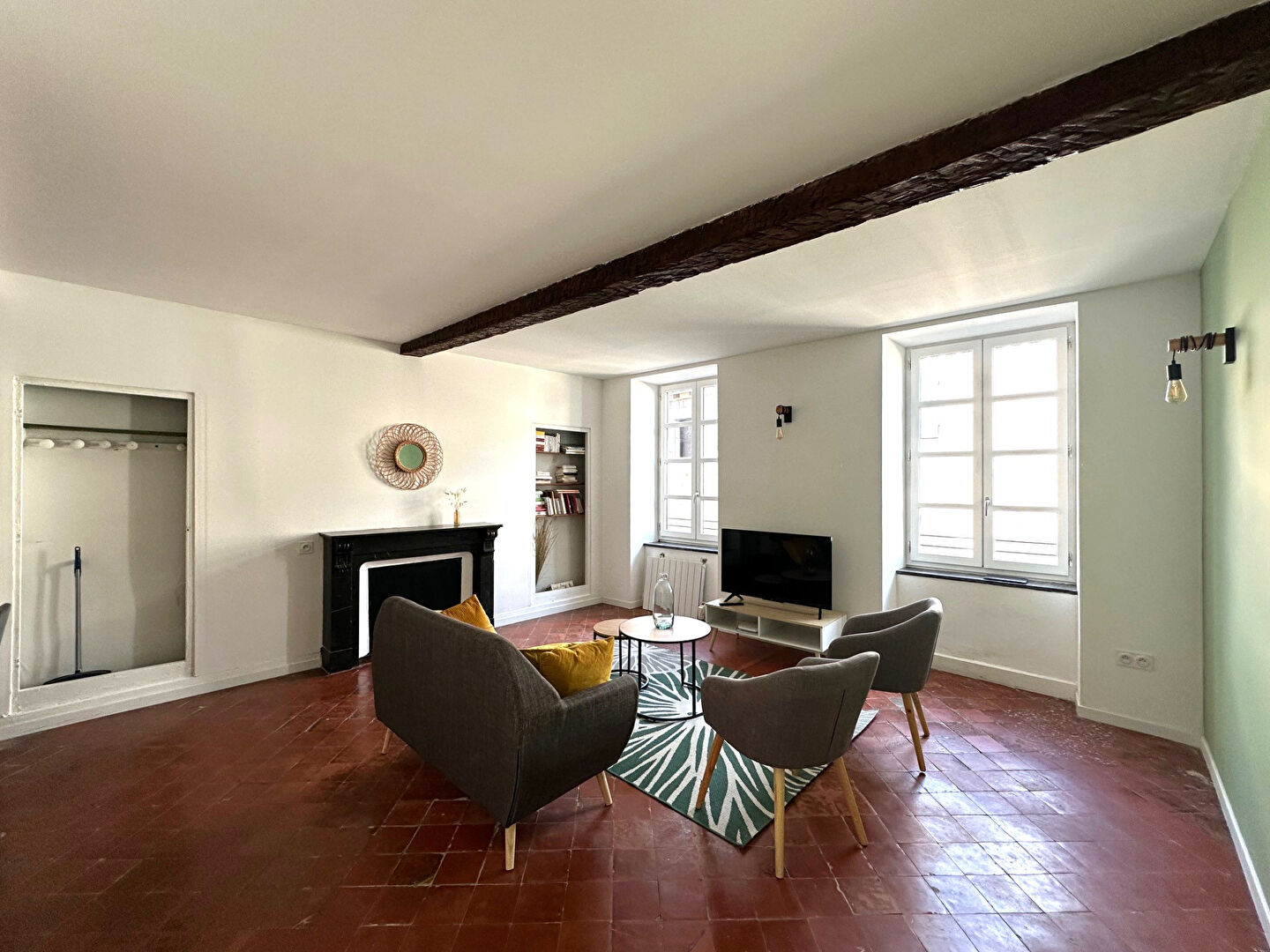 Photo Appartement T2 meublé 1er étage Bastide Carcassonne avec séjour et grande chambre équipée image 1/6