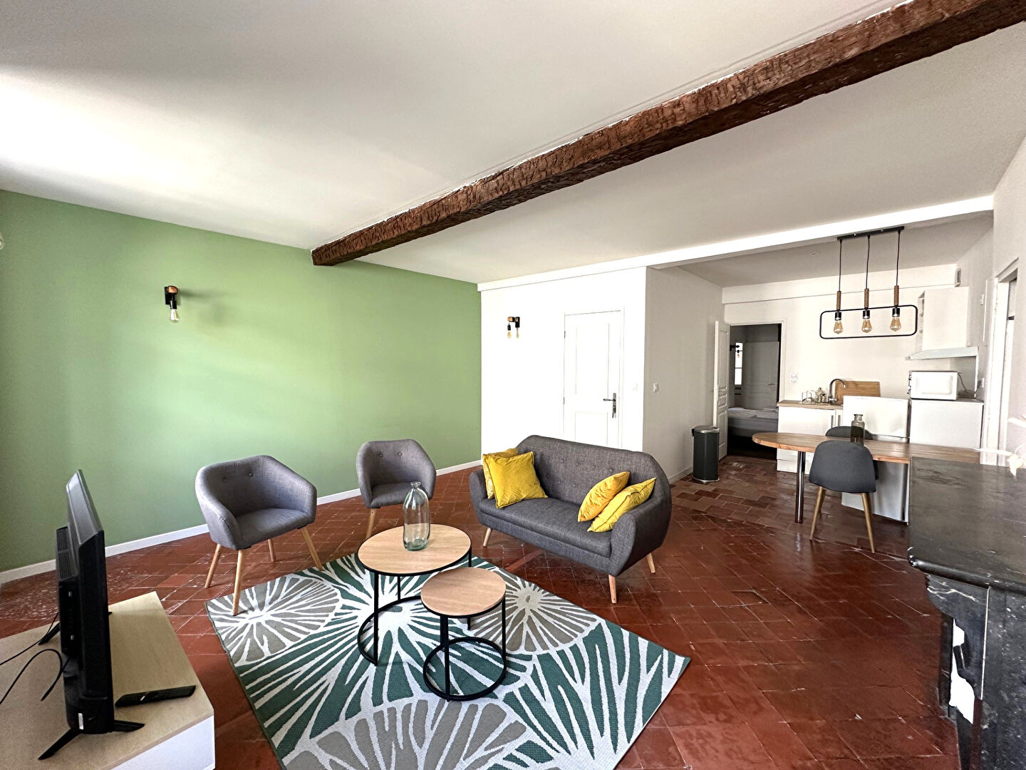 Photo Appartement T2 meublé 1er étage Bastide Carcassonne avec séjour et grande chambre équipée image 2/6