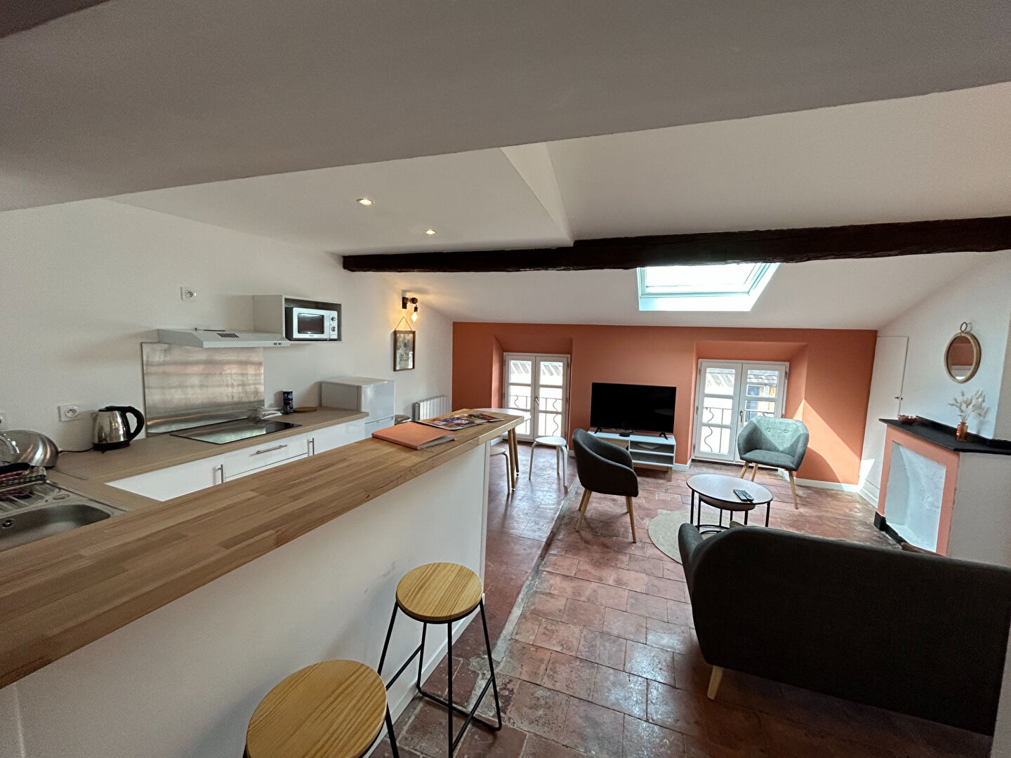 Photo Duplex T3 meublé avec deux chambres disposant chacune d'une salle d'eau au coeur de la Bastide à Carcassonne image 2/6