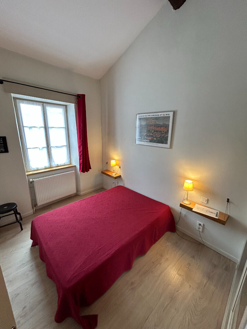 Photo Maison meublée sur trois niveaux avec garage, deux chambres et bureau centre Carcassonne image 4/6