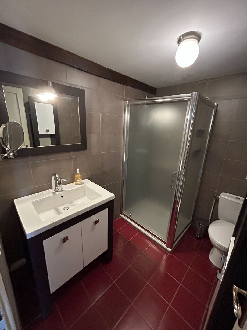 Photo Maison meublée sur trois niveaux avec garage, deux chambres et bureau centre Carcassonne image 5/6