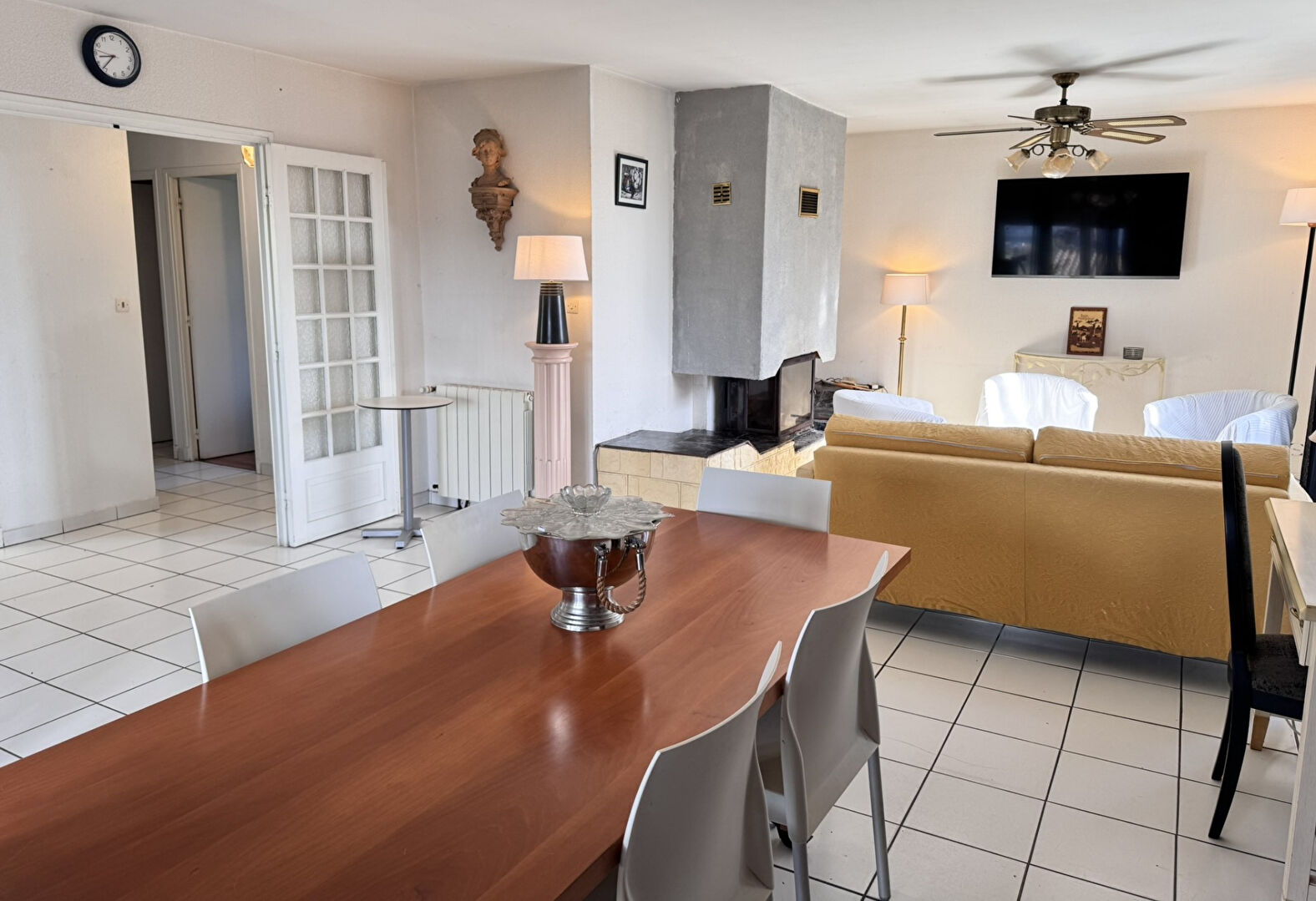 Photo Carcassonne Grazailles pavillon plain-pied 101 m² sous-sol complet 3 chambres terrain 423 m² terrasses sans vis-à-vis cheminée insert image 3/6