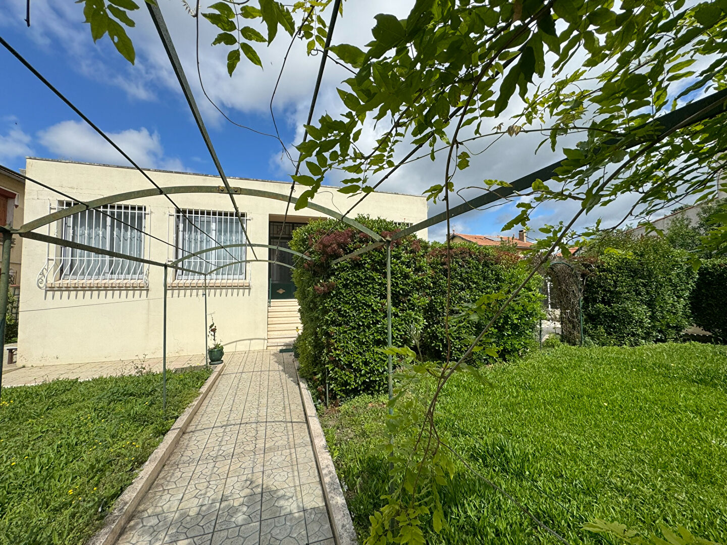 Photo Grande maison de ville avec garage double, studio indépendant et jardin à Carcassonne image 2/6