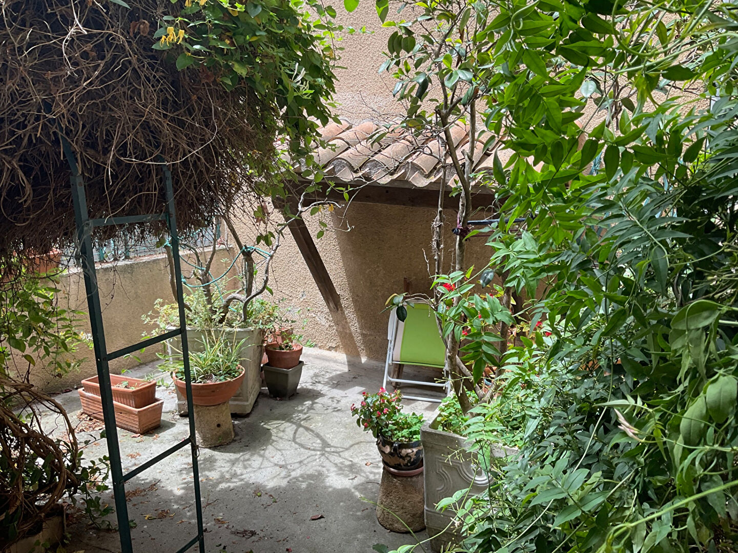 Photo Maison de village à vendre près de Carcassonne avec terrasse, cour et trois chambres image 3/6