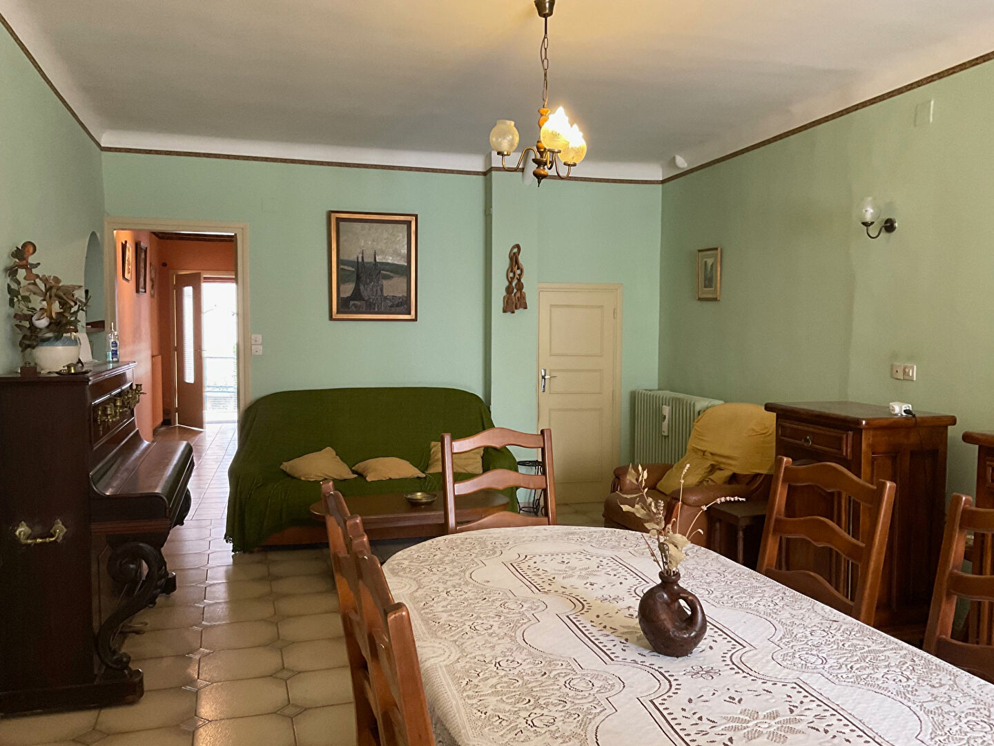 Photo Maison de village à vendre près de Carcassonne avec terrasse, cour et trois chambres image 5/6