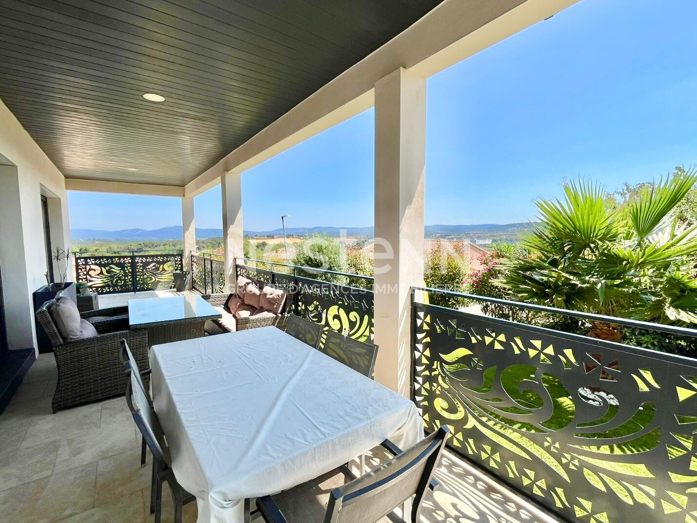 Photo Maison contemporaine T6 de 168 m² avec piscine et jardin arboré à vendre à Montredon proche Carcassonne image 3/6