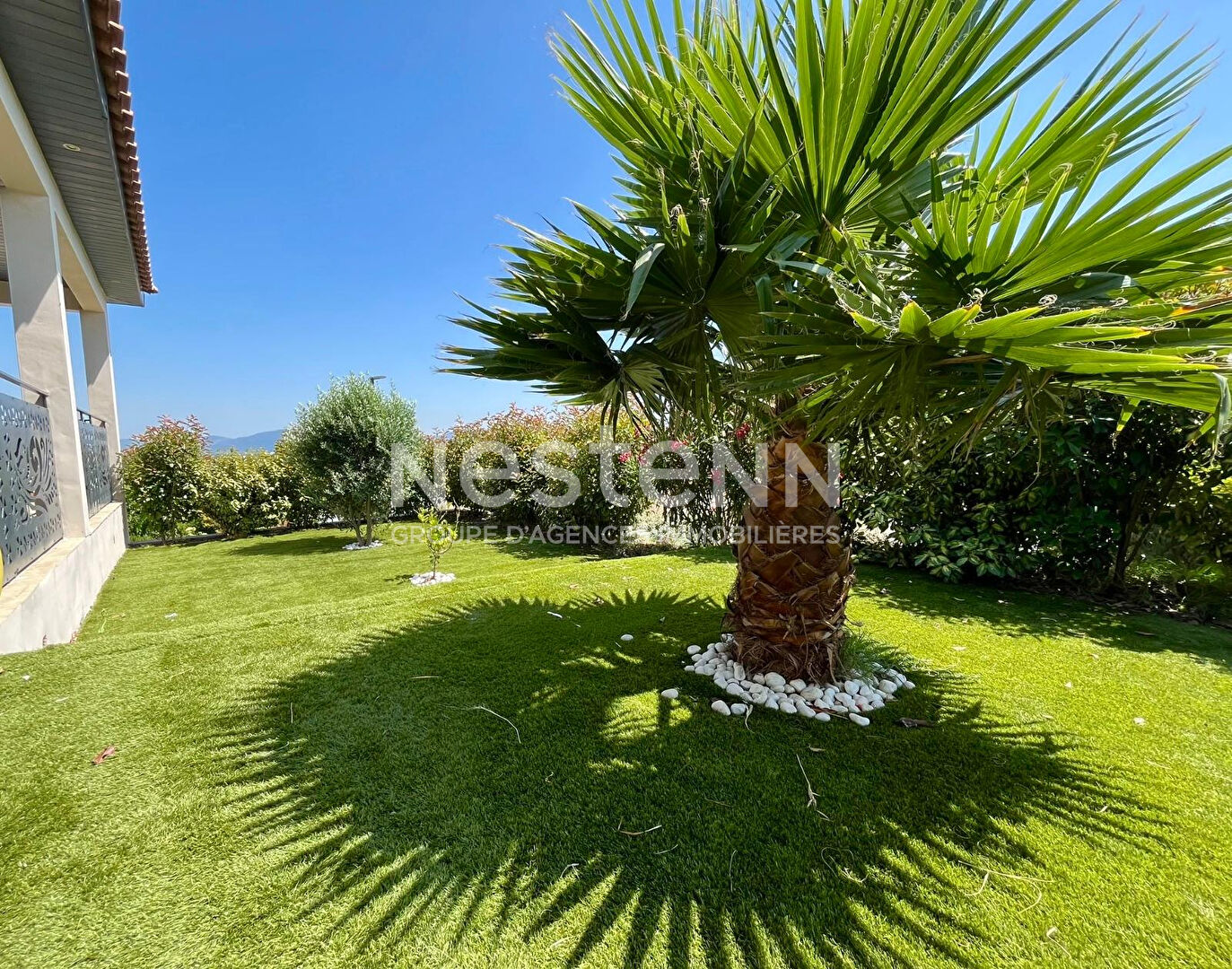 Photo Maison contemporaine T6 de 168 m² avec piscine et jardin arboré à vendre à Montredon proche Carcassonne image 4/6