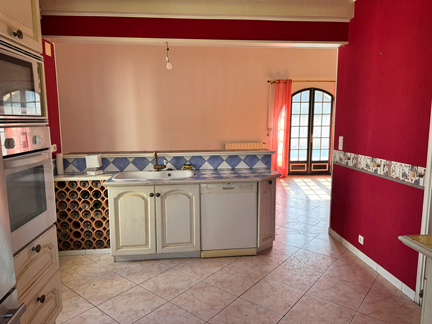 Photo Grande villa 205 m² avec piscine et garage sur terrain 1350 m², vue dégagée montagne Alaric image 4/6