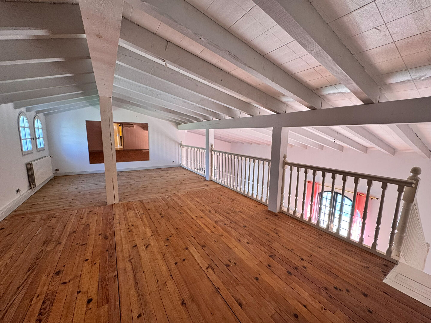 Photo Grande villa 205 m² avec piscine et garage sur terrain 1350 m², vue dégagée montagne Alaric image 6/6