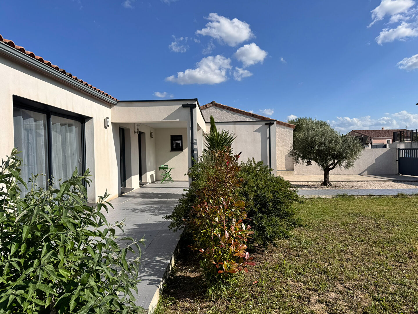 Pavillon récent de 145 m² à 10 min de Carcassonne avec vue, jardin et garage
