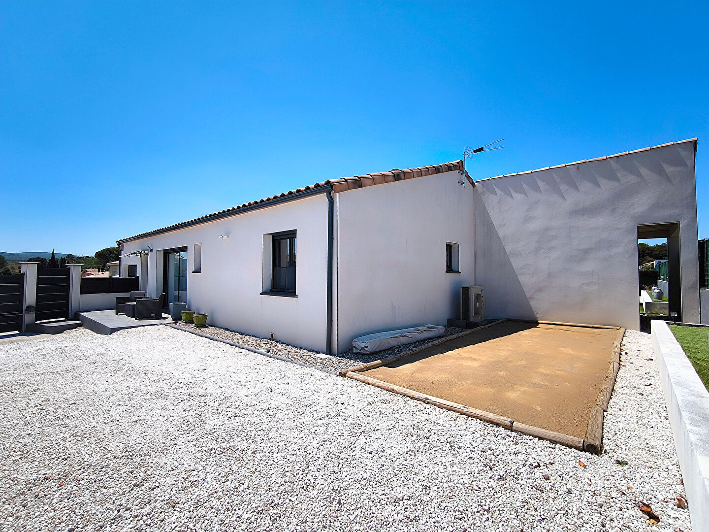 Photo Maison RT2020 plain-pied 4 chambres avec piscine jardin et pool house à Lavalette image 4/6